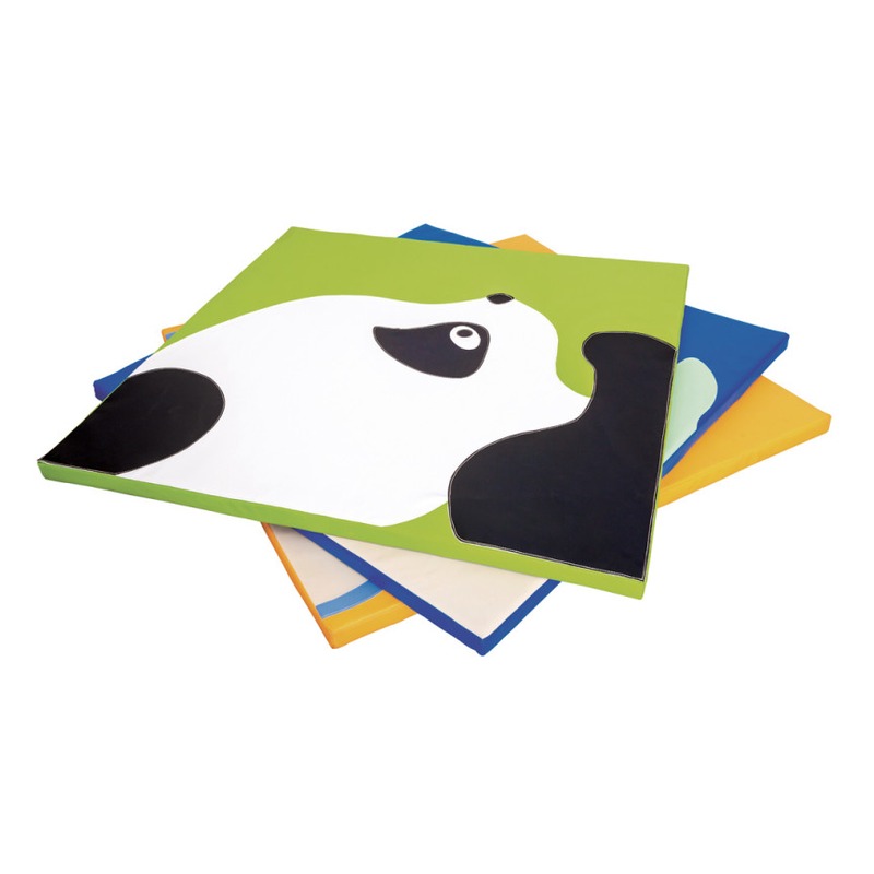 Widok z bliska pokrycia z ekoskóry i naszywanego motywu na materacu Tatami Panda 140 x 140 x 5 cm