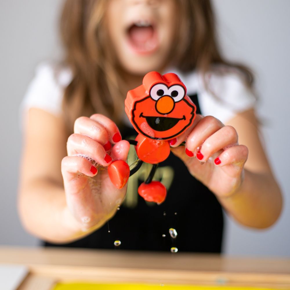 Elmo Ulica Sezamkowa i kostki Glo Pals do zabaw sensorycznych w wodzie