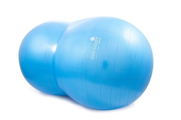 Gymnic Physio Roll Plus – ujęcie produktu podczas ćwiczeń rehabilitacyjnych pokazujące ergonomię i pozycjonowanie