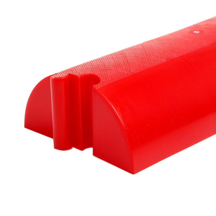 Zbliżenie na pojedynczy element toru równoważnego; kolorowy fragment, każdy element ma 29.5 cm długości i łączy się z pozostałymi