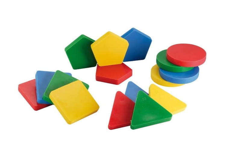 Zestaw Gymnic Multiform Set — rozłożone miękkie kształty geometryczne w czterech kolorach, 16 elementów do zabawy i nauki