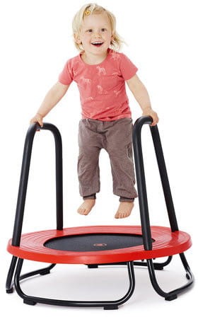 Zbliżenie na gumowe wykończenie ramy i piankowy uchwyt trampoliny Gonge