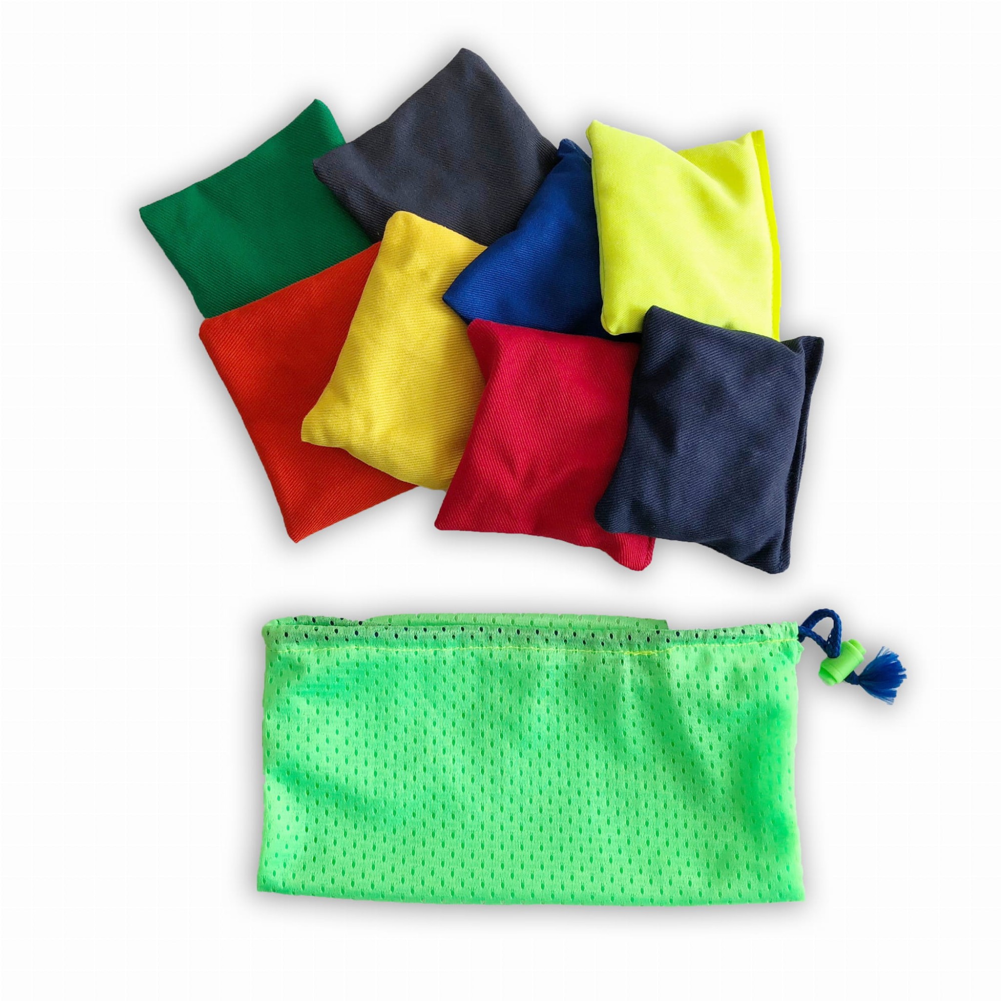 Zestaw ośmiu kolorowych poduszek sensorycznych MINI 10 × 10 cm w ażurowym worku do przechowywania
