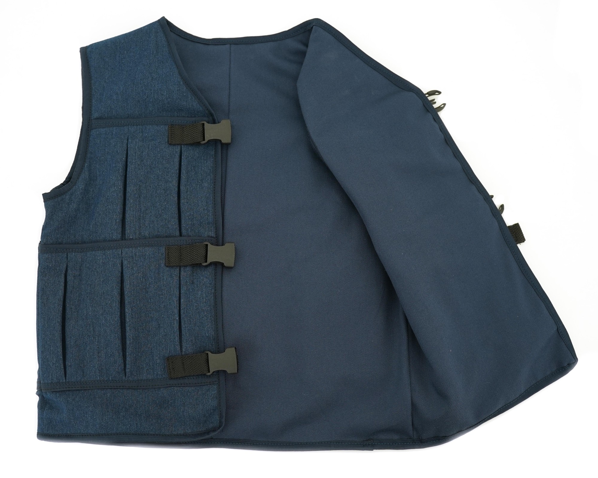 Kamizelka obciążeniowa jeans tył z równomiernie rozmieszczonymi kieszeniami oraz wszytą podszewką zapewniającą komfort