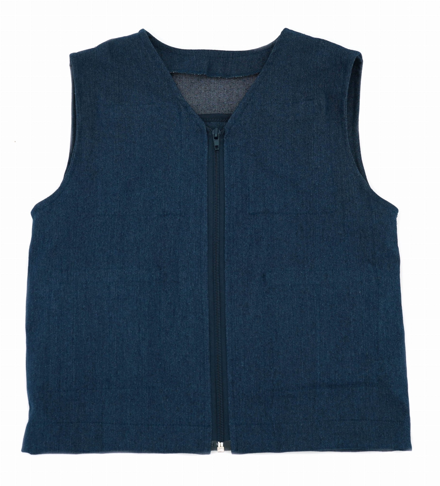 Kamizelka obciążeniowa jeans widok z przodu z widocznymi kieszeniami wewnętrznymi i zapięciem