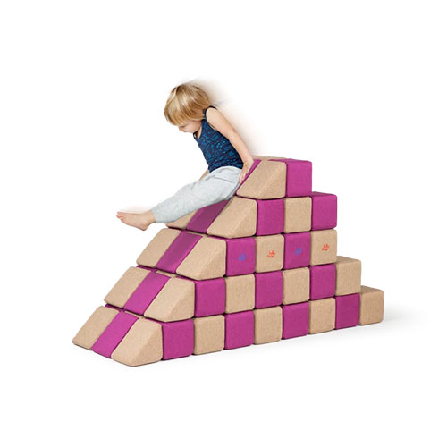 Klocki JollyHeap Fun — przykład konstrukcji z miękkich elementów z magnesami, pokaz stabilności budowli