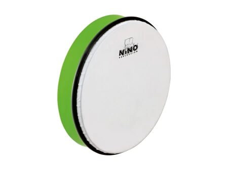 Widok bębna ramowego NINO5GG 10 cali z drewnianą pałeczką w kolorze Grass-Green