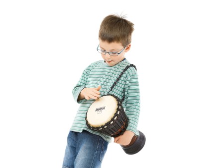 Czarny bęben djembe 7 cali wykonany z mahoniu z ręcznie rzeźbionym korpusem