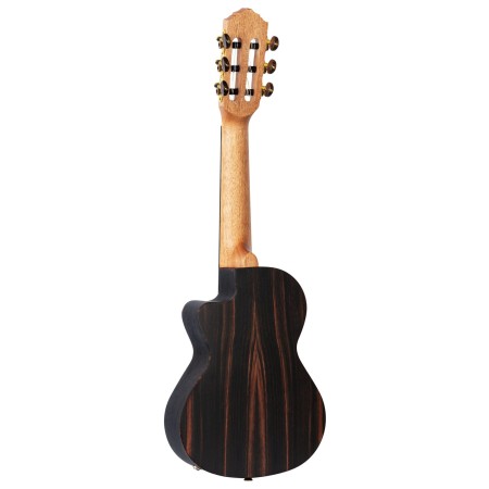 Zbliżenie na elektronikę Ortega MagusUke i wycięcie w korpusie guitarlele