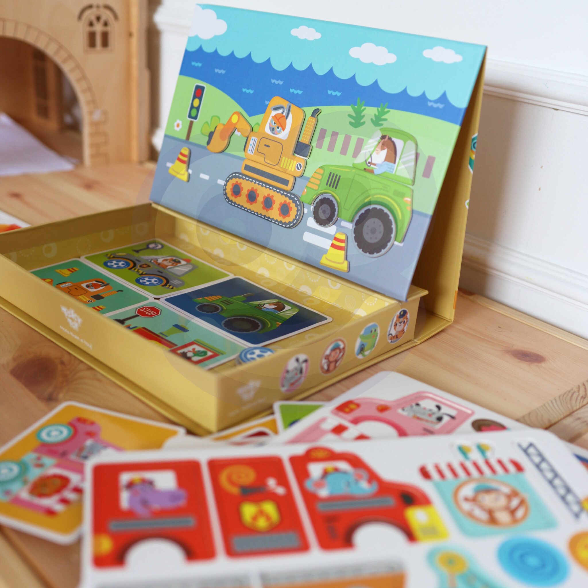 Specjalna platforma do układania magnetycznych elementów układanki TOOKY TOY