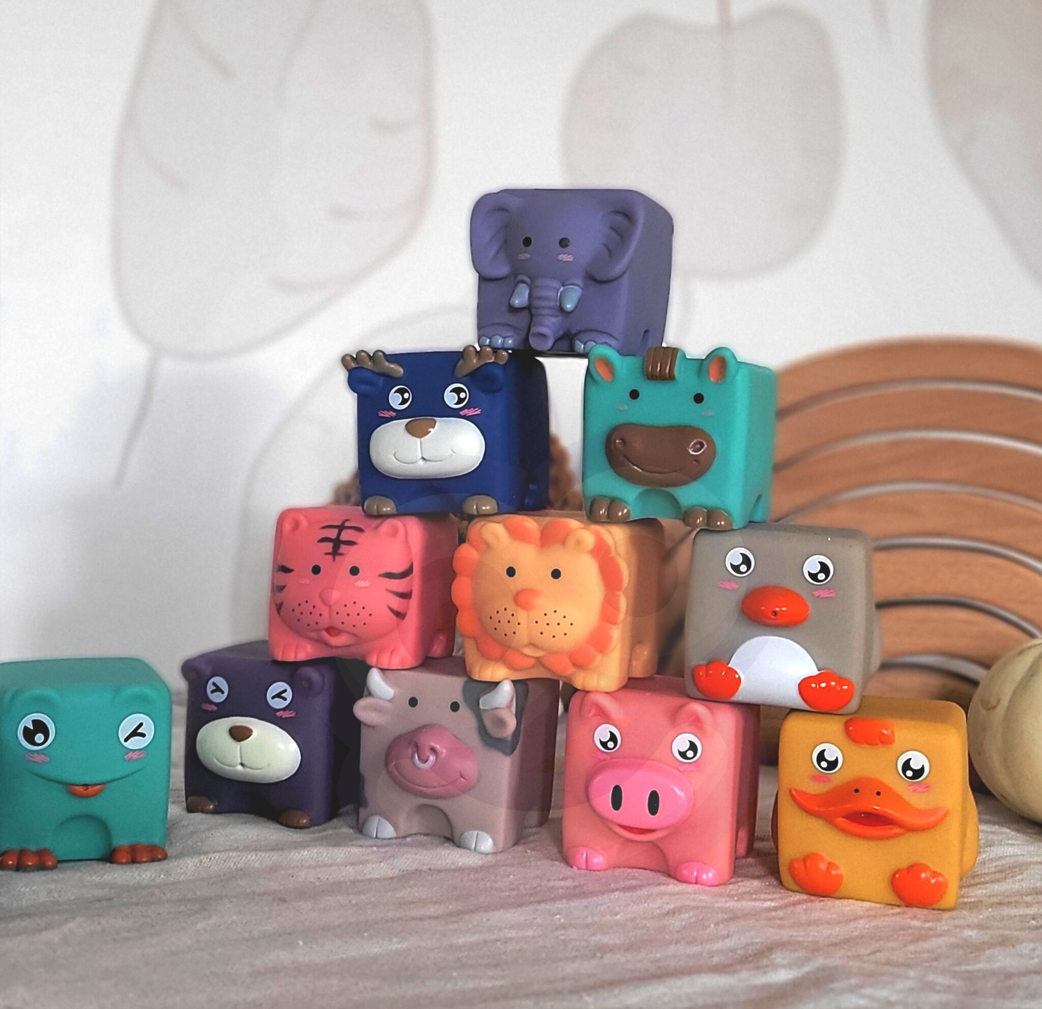 Miękkie klocki sensoryczne WOOPIE BABY wydające dźwięk przy ściskaniu, wielokolorowe