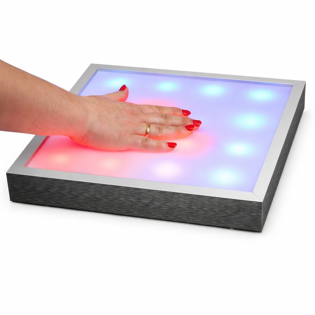 Interaktywny panel LED SNOEZELEN SENSORIC Mini — przedni widok z zaznaczonymi strefami reakcji dotyku.