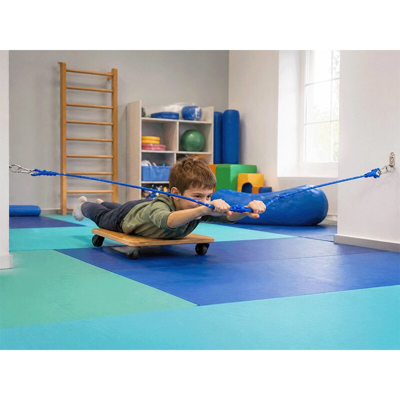 Zbliżenie na zakończenie liny z karabińczykiem oraz opcje długości 2 m, 4 m, 6 m, 8 m, 10 m dla sal terapeutycznych