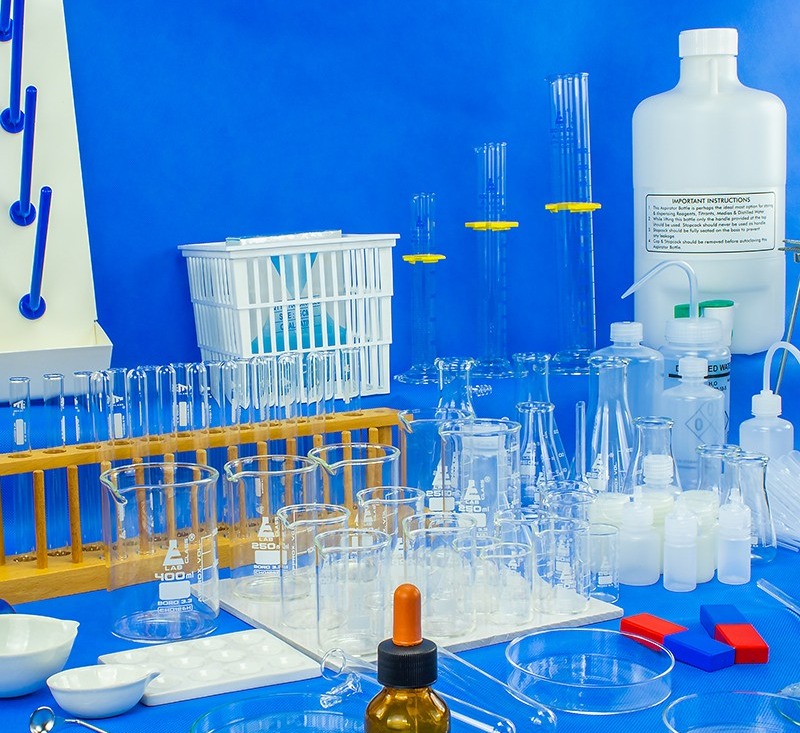 Wyposażenie zestawu laboratoryjnego JANGAR do pokazów i doświadczeń z chemii