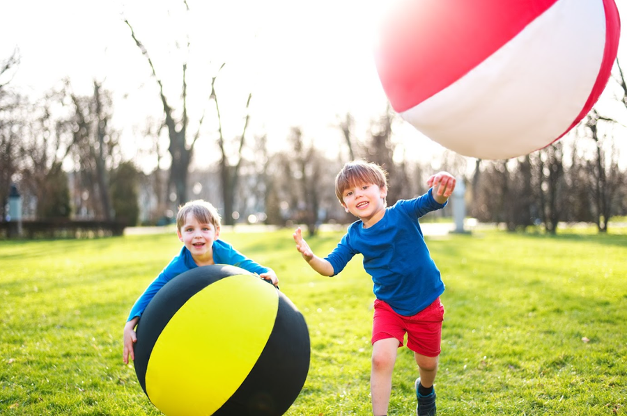 Piłka balonowa XXL Akson — futerał biało-czerwony i detal pokrowca