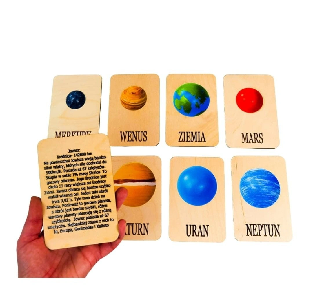 Drewniane planety z zestawu Układ Słoneczny EDUBOBO oraz karty edukacyjne