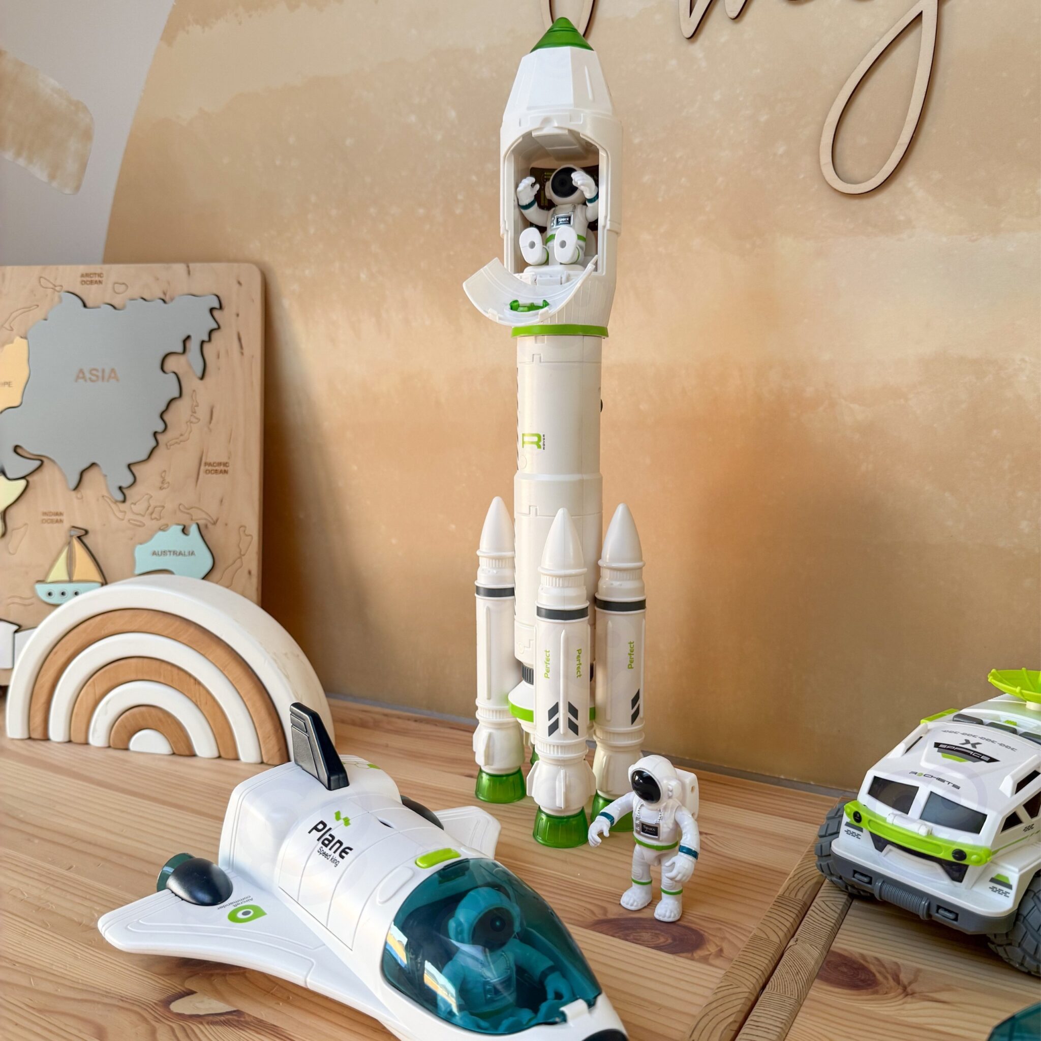 Zestaw rakiety kosmicznej Woopie z figurką astronauty i pipetą do napełniania zbiorniczka