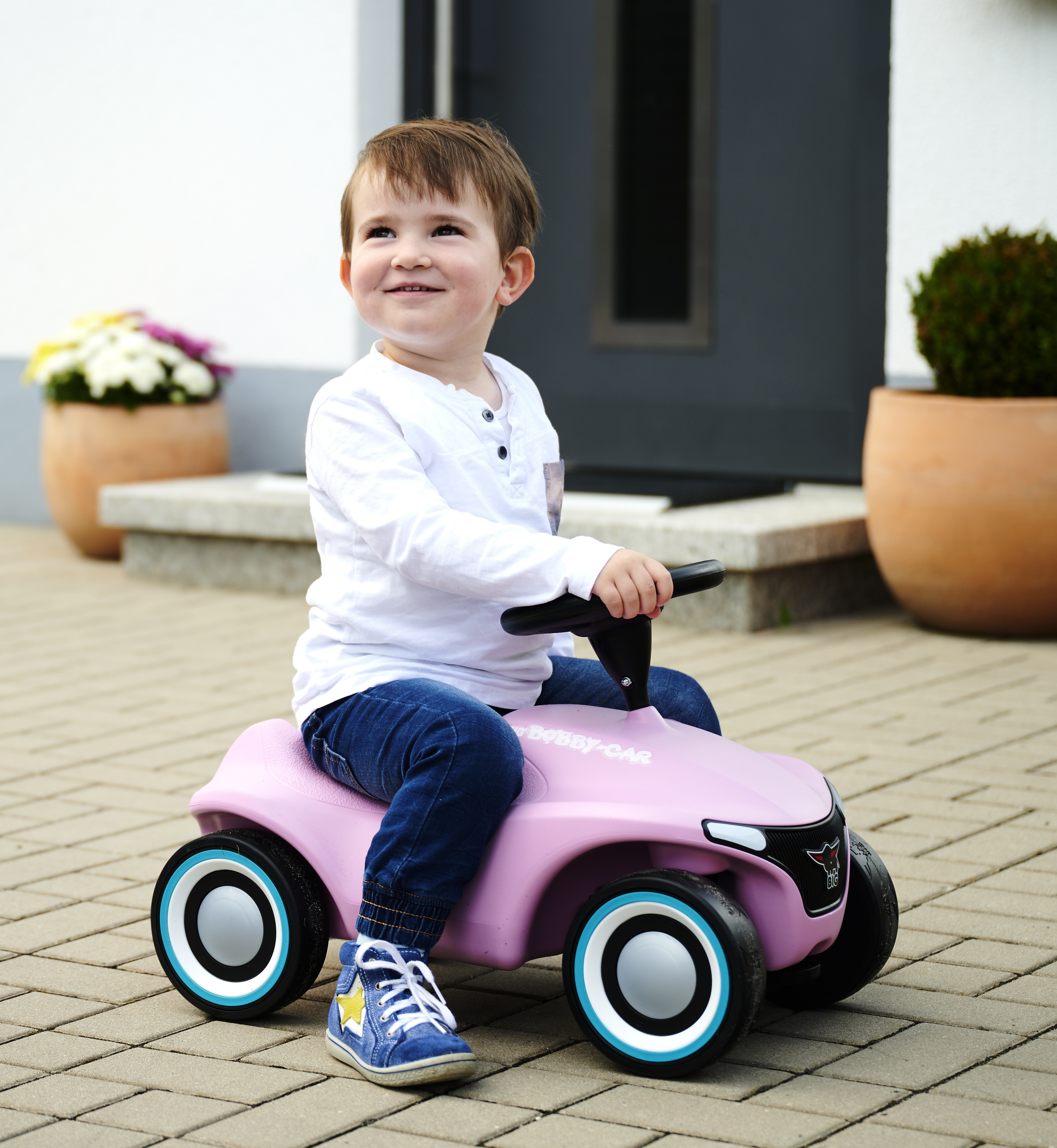 Różowy jeżdzik BIG Bobby Car Neo Pink z przodu z kierownicą