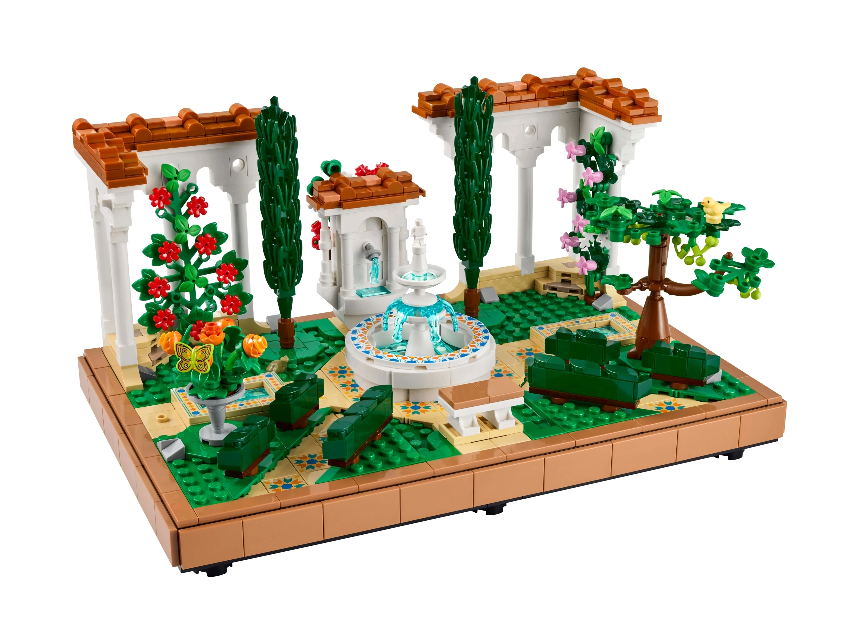 LEGO Icons Fontanna w ogrodzie 10359 widok ogólny z pergolami i roślinami - LEGO®