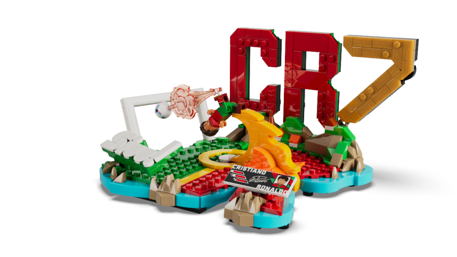 LEGO Cristiano Ronaldo 43012 piłkarski zestaw kolekcjonerski z napisem CR7 i tabliczką ze statystykami